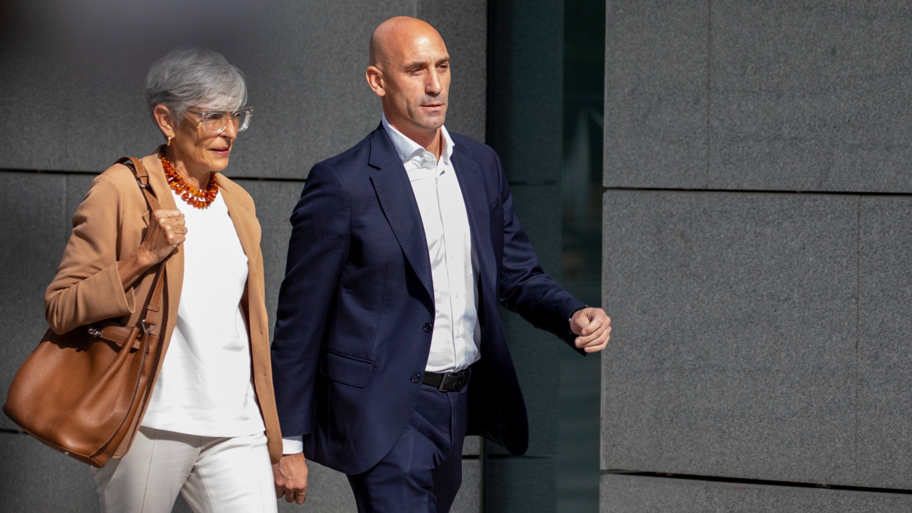 Luis Rubiales, junto a su abogada Olga Tubau. (Getty)