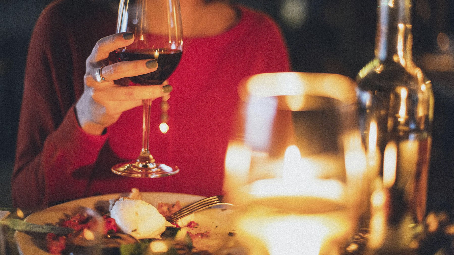 Cena en un restaurante. Foto: Pexels.