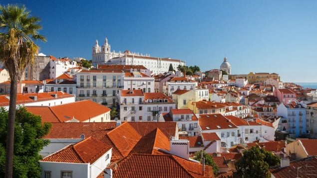 Emigrar a Portugal siendo jubilado, emigrar teniendo más de 60 años, razones para emigrar a Portugal, jubilados emigran desde España, ventajas fiscales para pensionistas en Portugal, mudarse a Portugal siendo jubilado.