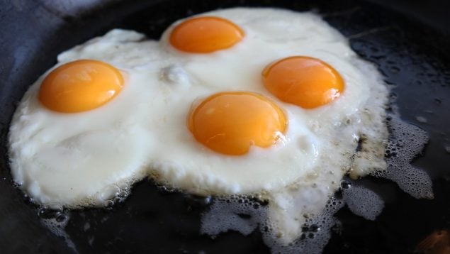 truco de cocina para hacer un huevo frito perfecto, truco para que no se pegue el huevo frito, truco para que el huevo sea mejor, consejos de cocina, truco de cocina de Martín Berasategui.