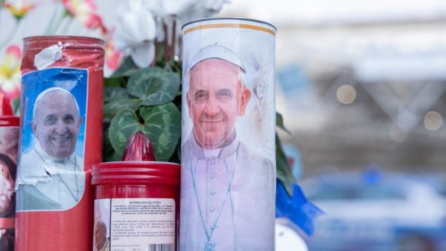 Última hora del estado de salud del Papa Francisco: «Ha descansado bien pero no está fuera de peligro»