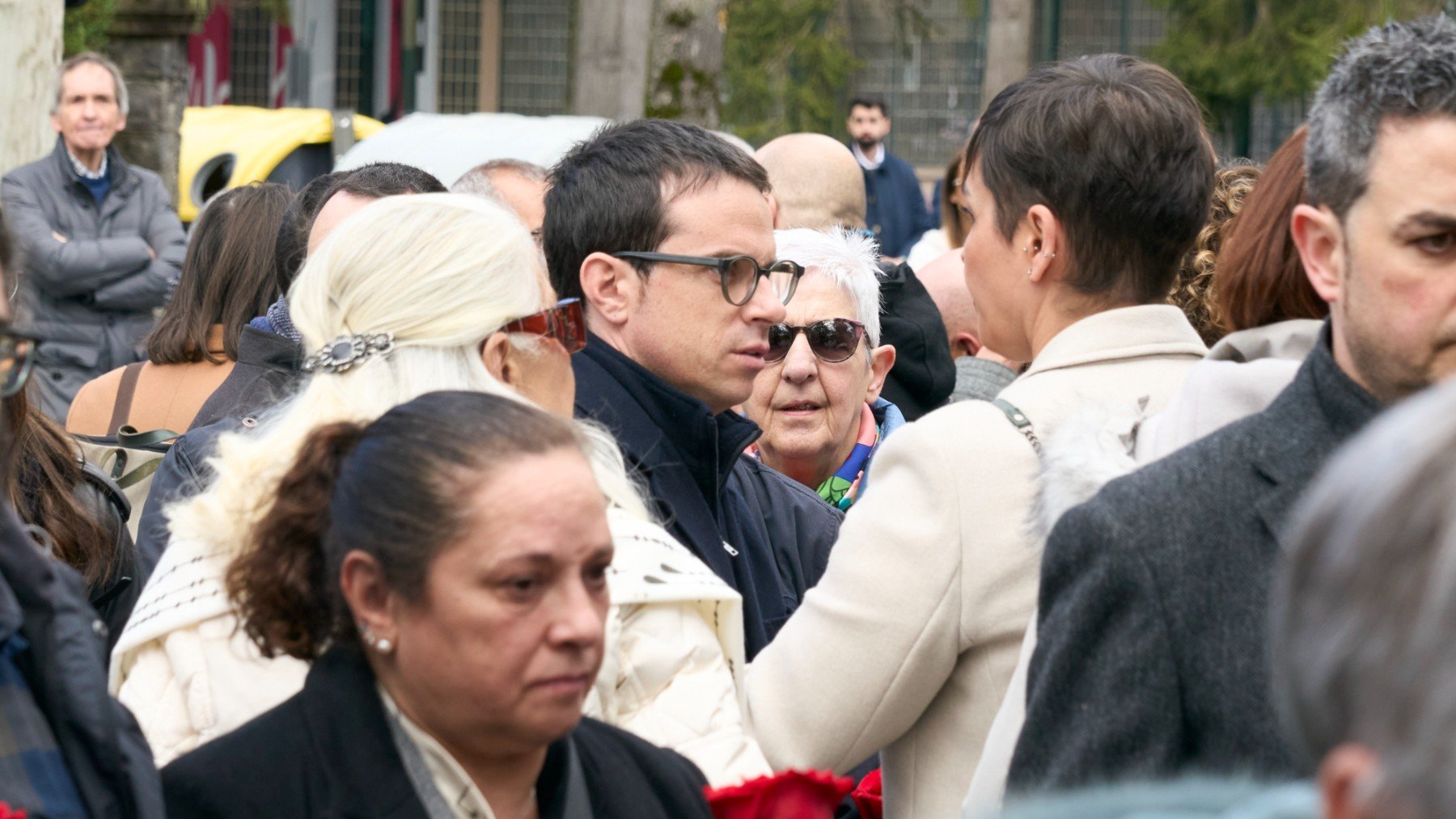 La madre del escolta Jorge Díez encarando a los políticos de Bildu. (Foto: EFE)