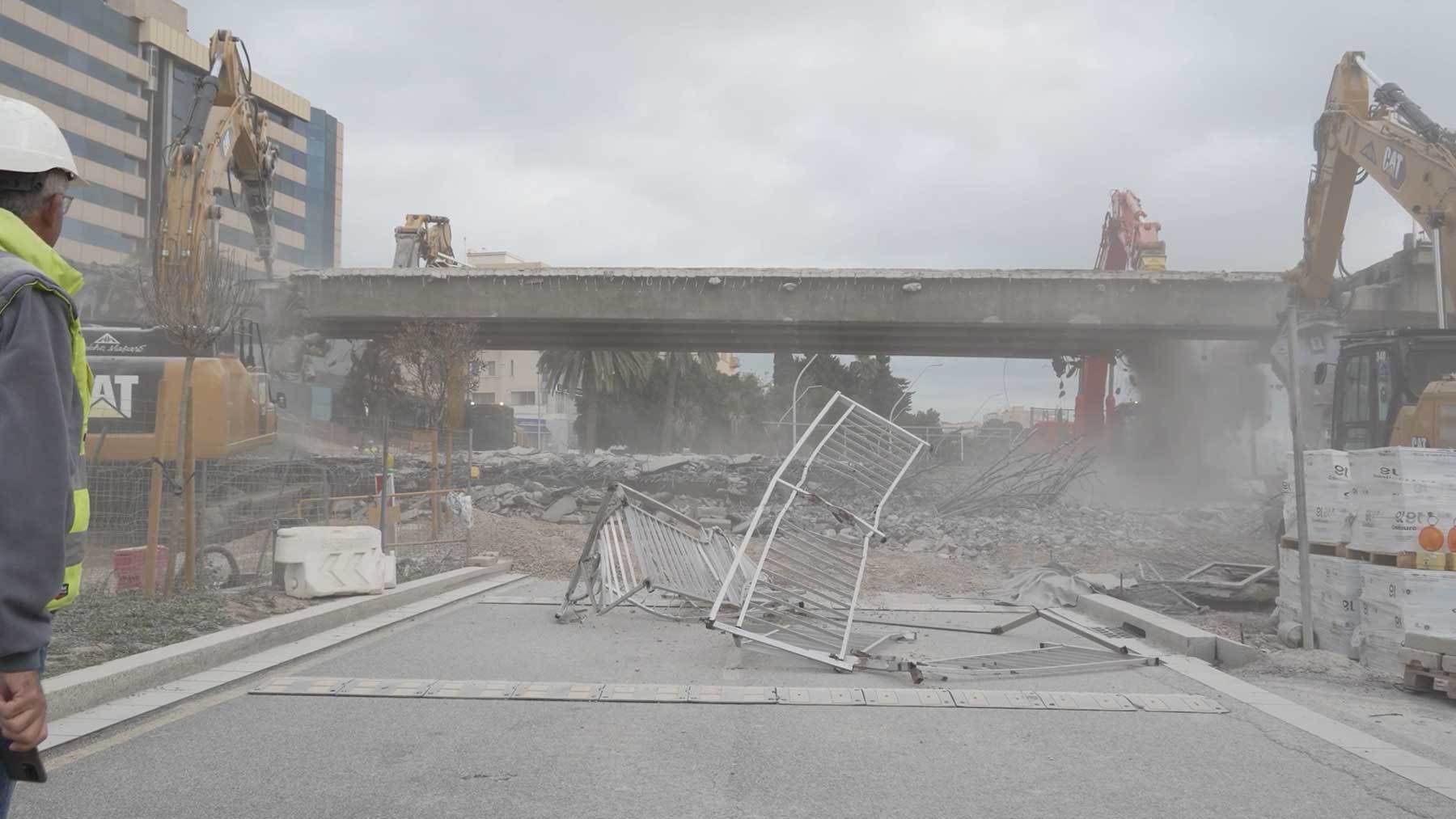 Demolición del puente.