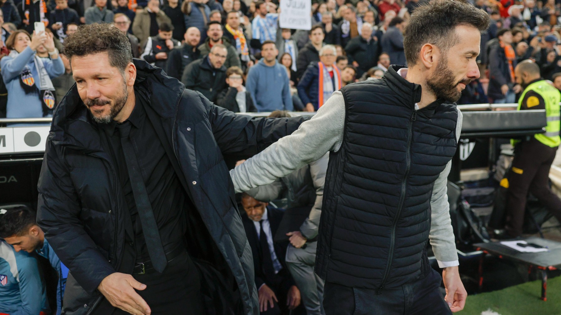 Simeone en Mestalla. (EFE)