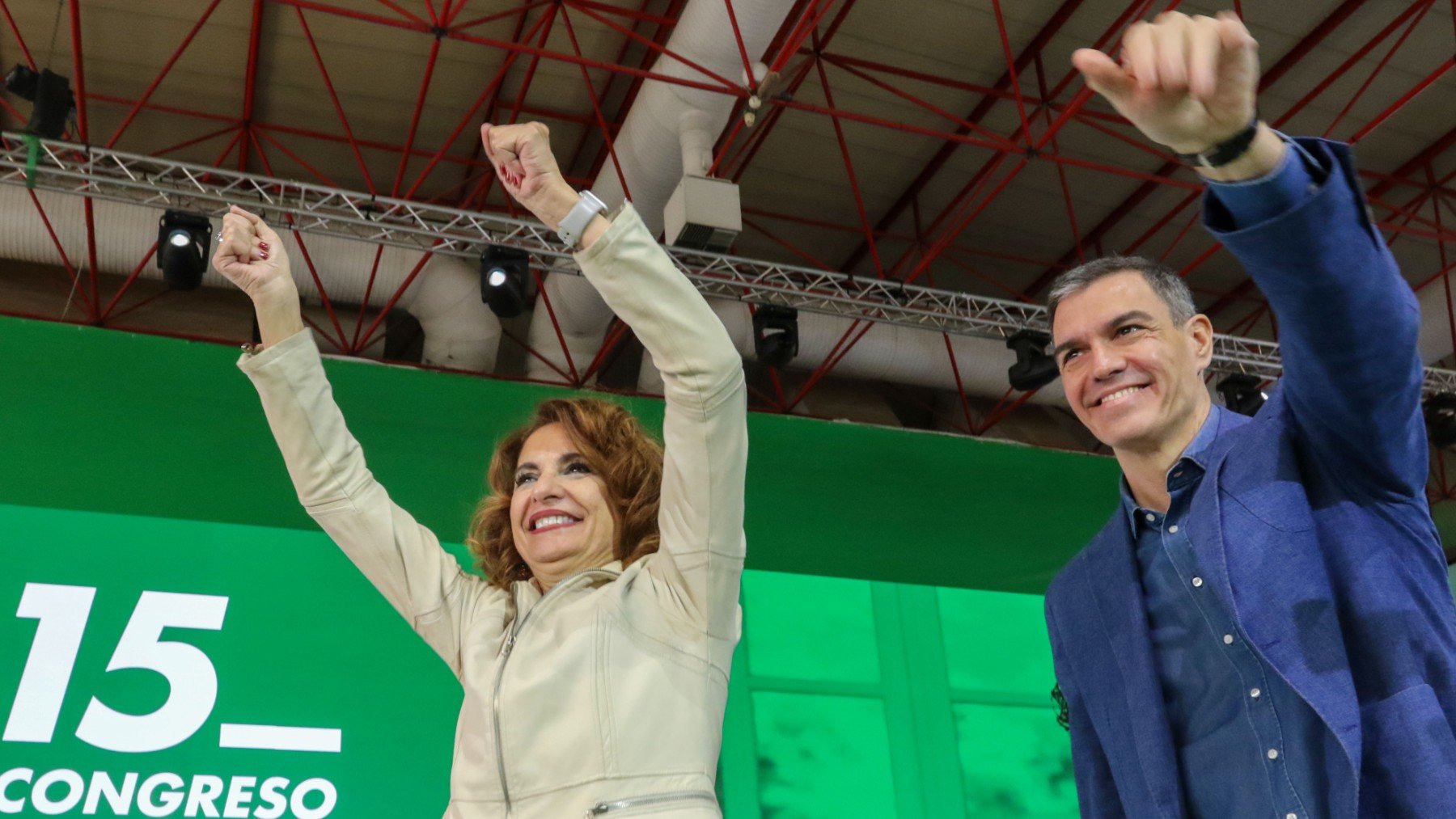 María Jesús Montero y Pedro Sánchez. (Foto: EFE)