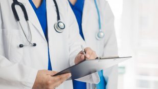 Ésta es la lista de los 50 mejores doctores de España por especialidades