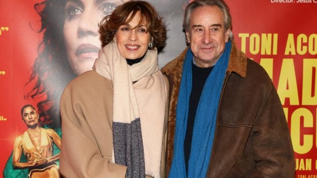 Juanjo Puigcorbe y Lola Marceli en el photocall de 'Una madre de película'. (Foto: Gtres)