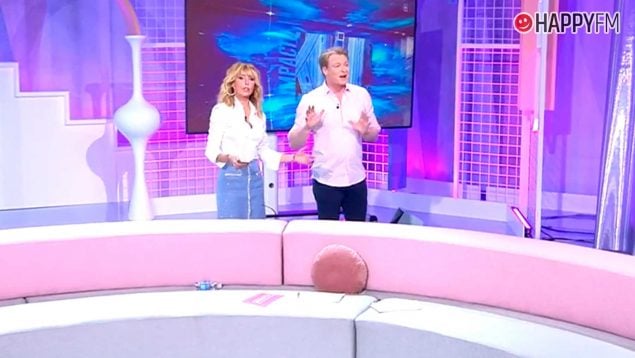 Emma García junto a Richard Pena, colaborador de Fiesta (Mediaset).