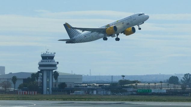 Un dron paraliza el tráfico aéreo del aeropuerto de Sevilla y provoca el desvío de cinco vuelos