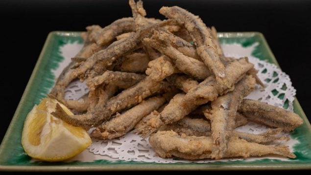 truco preparar pescaíto frito, truco de los andaluces para el pescado frito, cómo preparar pescaíto frito, remedio casero andaluz, trucos de cocina de Andalucía.