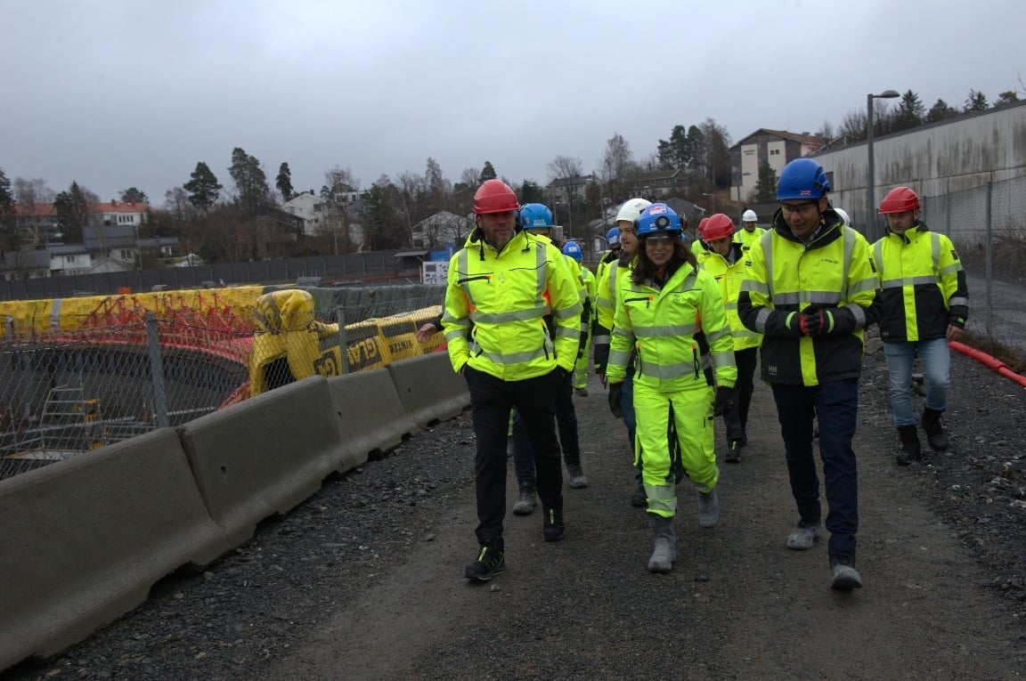 El ministro Óscar Puente en su visita a la obra de Dragados (ACS) en Oslo. @Cortesia ACS