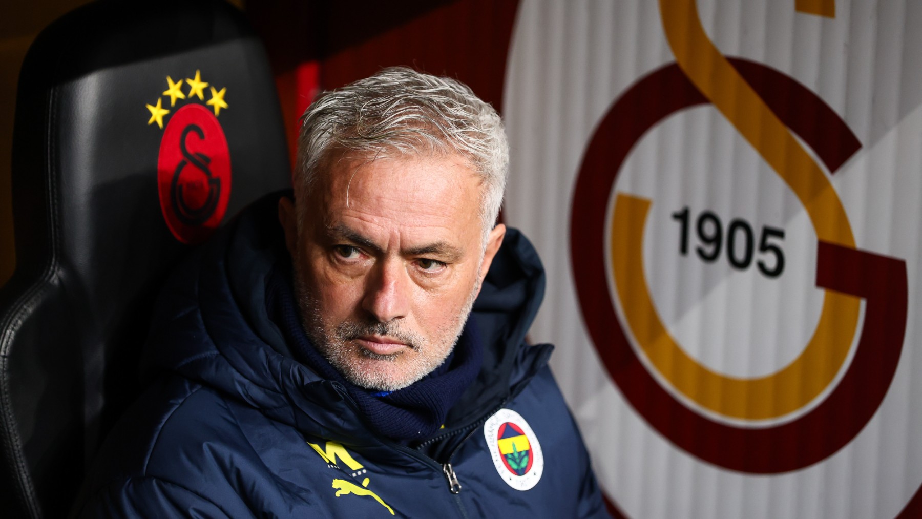 José Mourinho, en el banquillo ante el Galatasaray. (Getty)