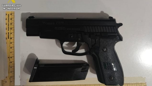 pistola falsa Ibiza sudamericano detenido