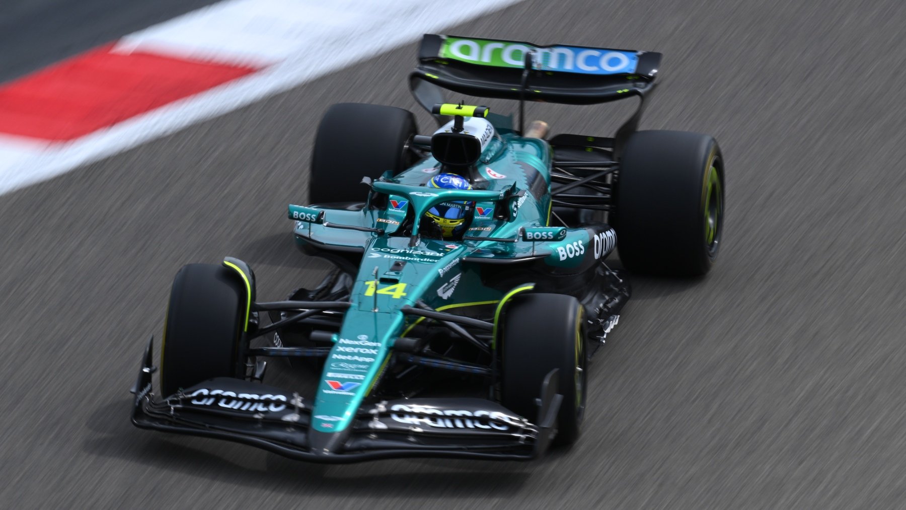 Fernando Alonso con el AMR25 en Bahrein. (Getty)