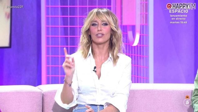 Emma García en el plató de Fiesta (Mediaset).