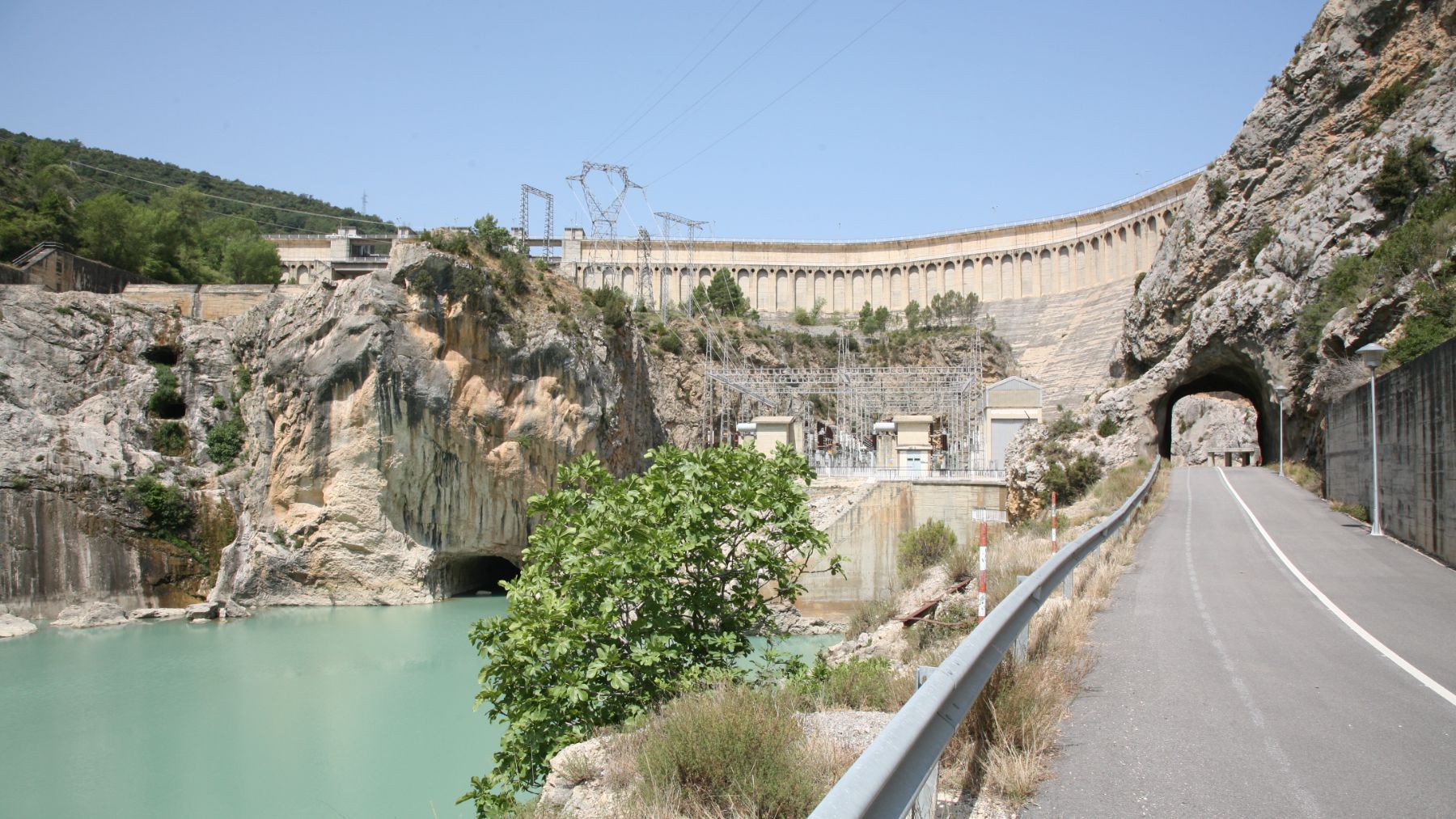 Central hidroeléctrica de Mediano en Huesca