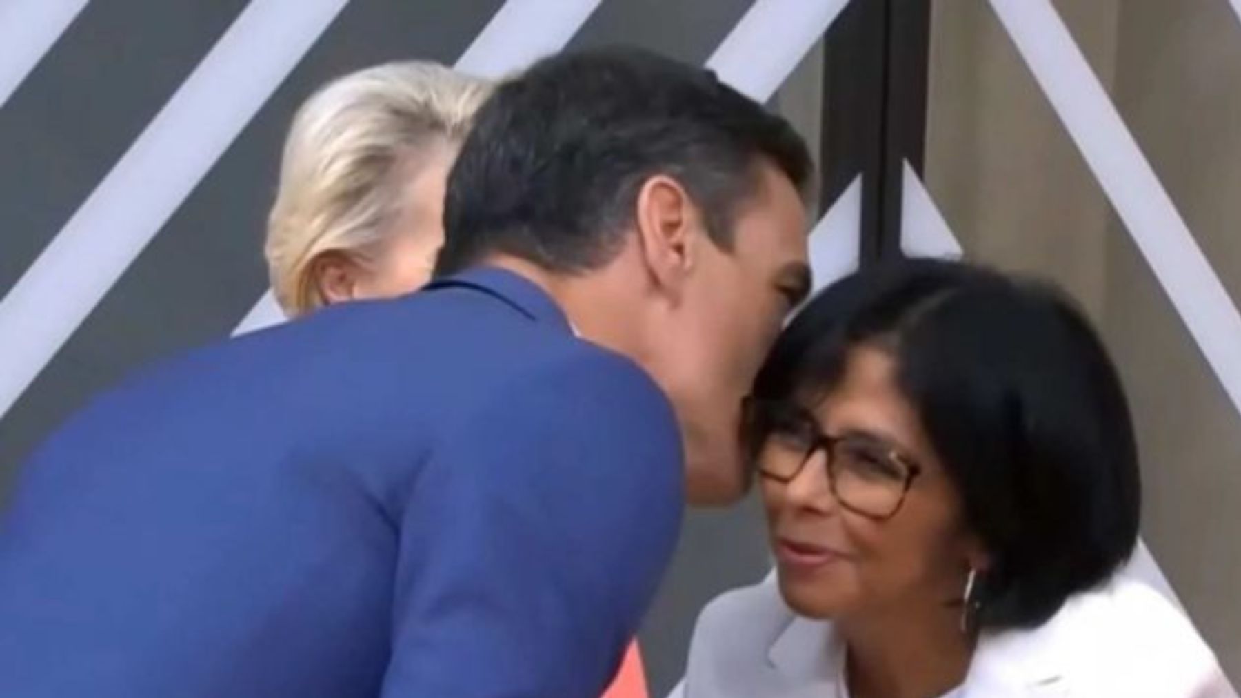 Pedro Sánchez y Delcy Rodríguez.