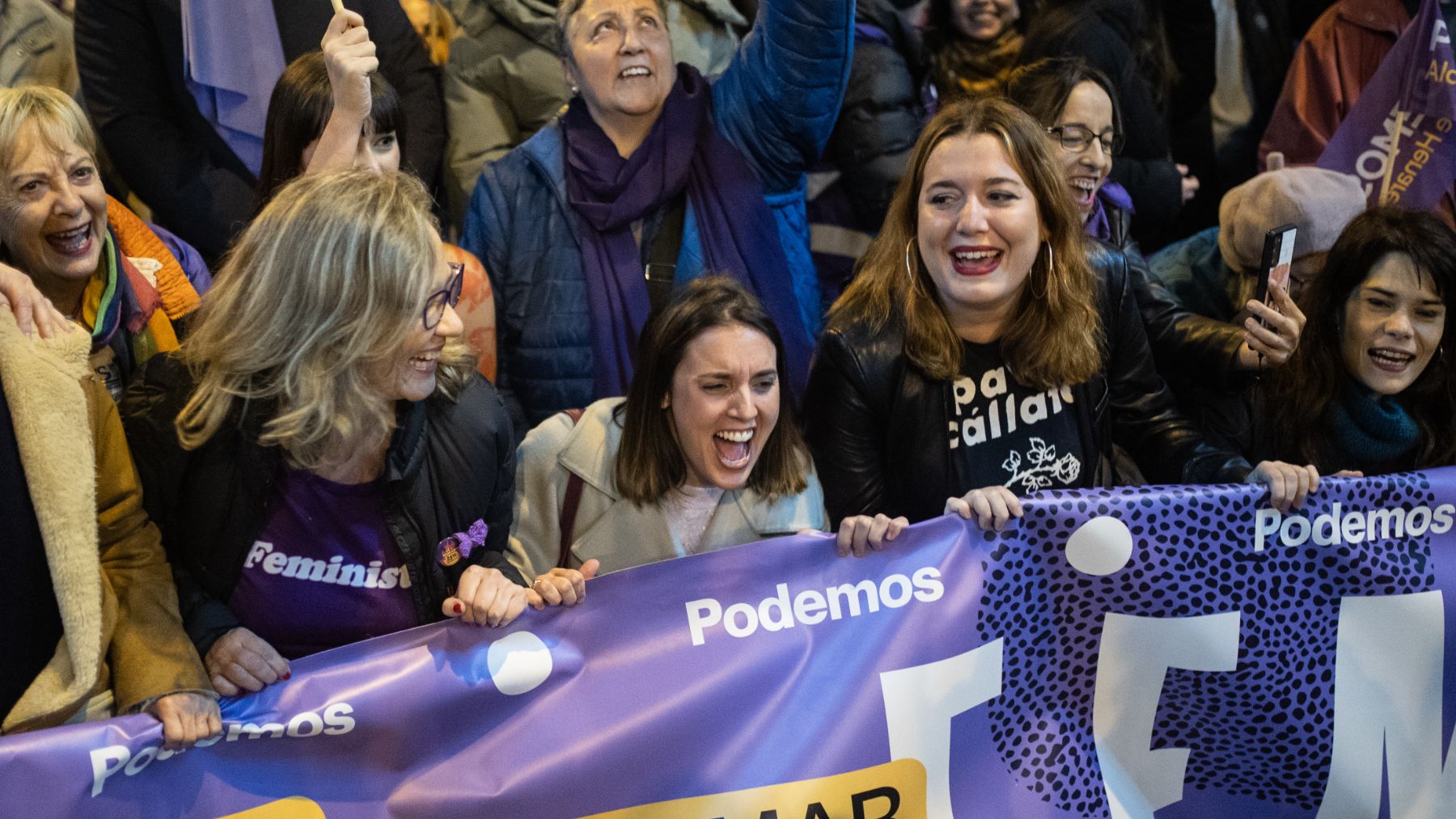 Irene Montero junto a ‘Pam’ en la manifestación del 8M de 2024. (Foto: Ep)