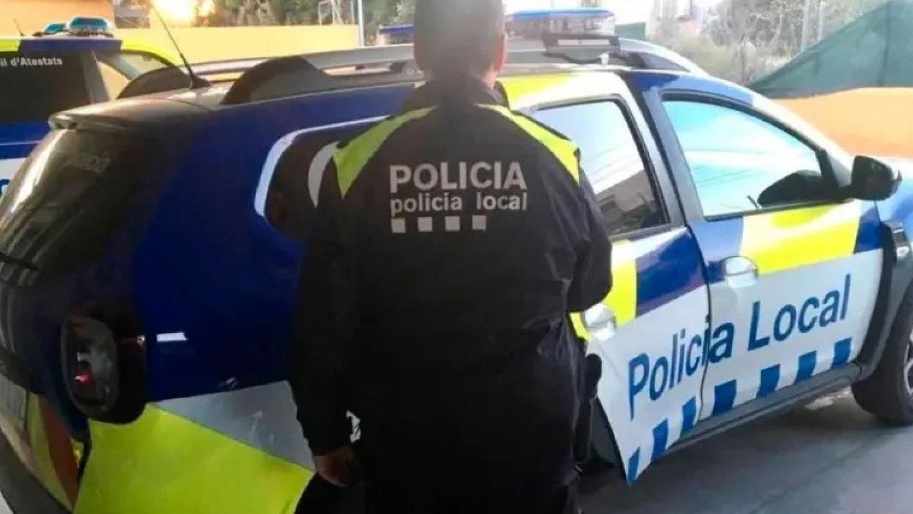 La Policía Local de Roda de Bará durante una intervención.