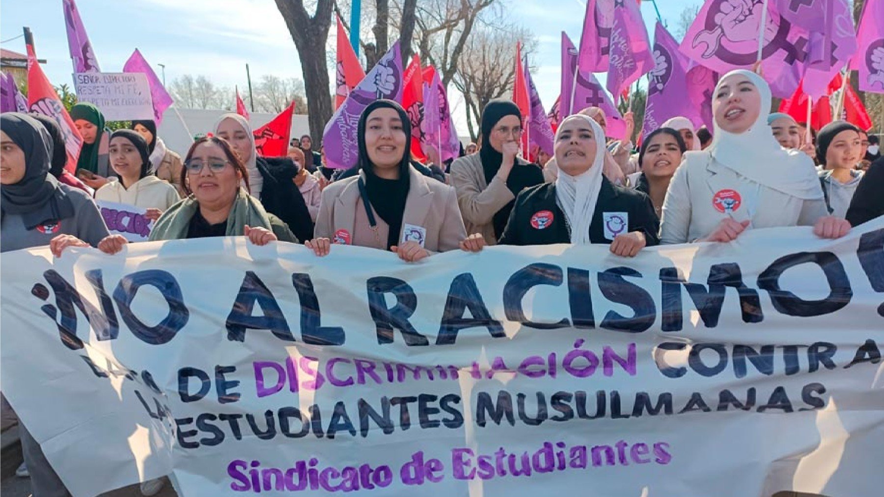 Manifestación del Sindicato de Estudiantes a favor del hiyab. (Foto_ Izquierda Revolucionaria)