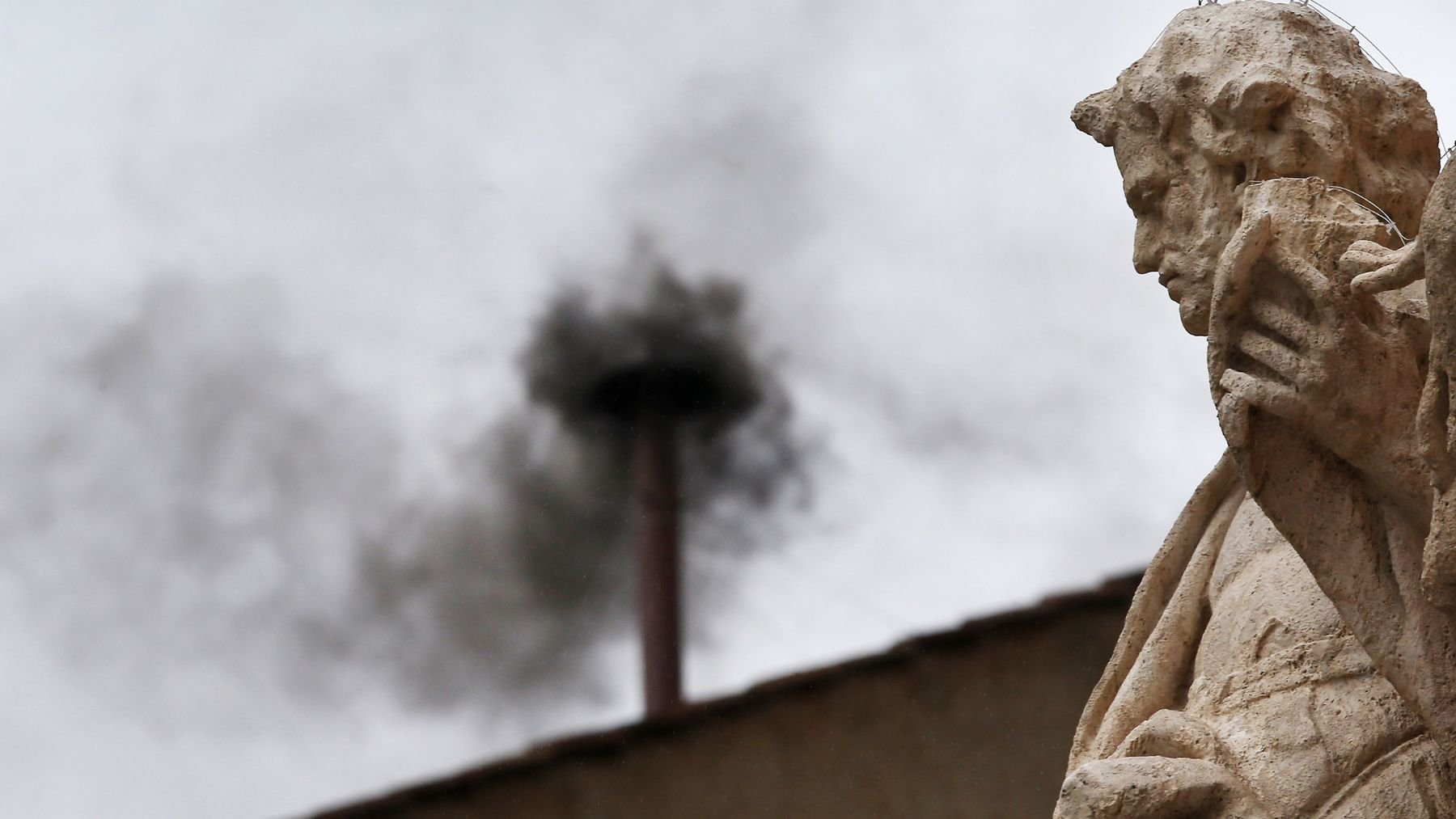 Las mejores anécdotas de las fumatas: fútbol, Sixtina llena de humo, extrañas campanadas…
