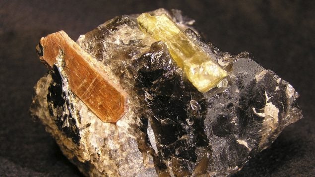 tierras raras, monacita, cristal, mineral