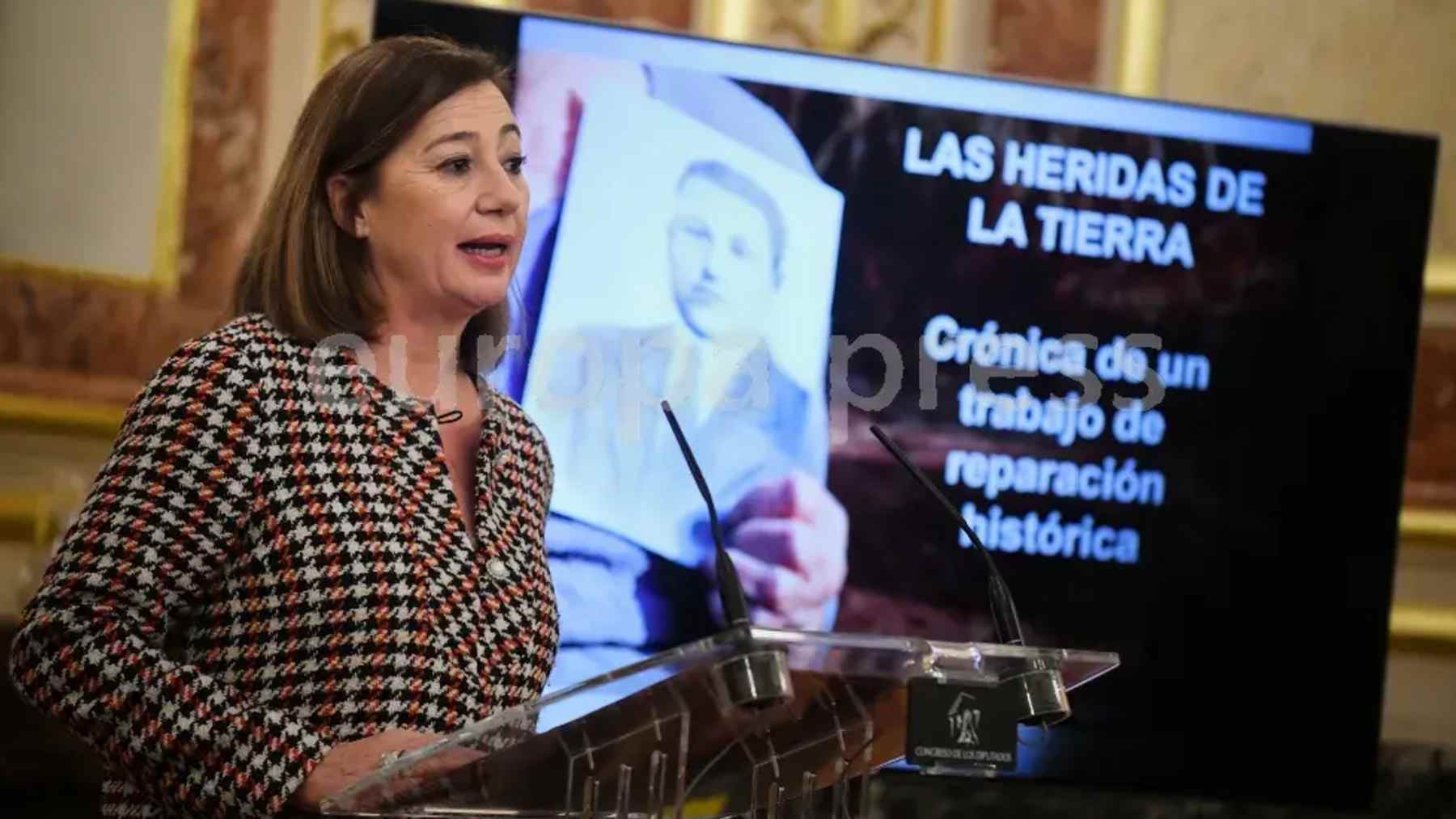 La presidenta del Congreso, Francina Armengol, en un homenaje a víctimas del franquismo.