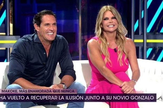 Makoke junto a Gonzalo, su nuevo novio, en el plató de De viernes (Mediaset).