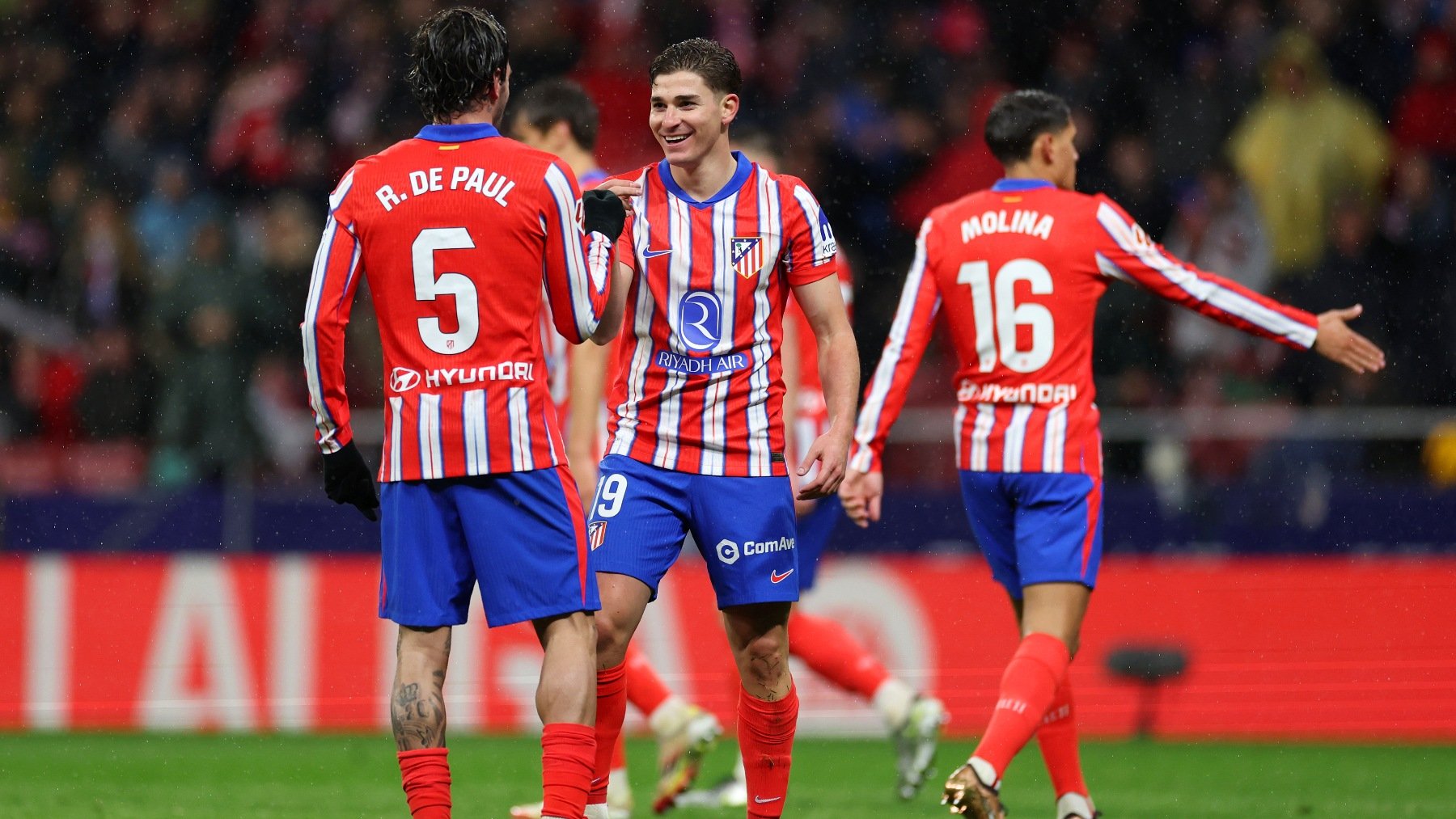 Los jugadores del Atlético celebran el gol de Julián. (Getty)