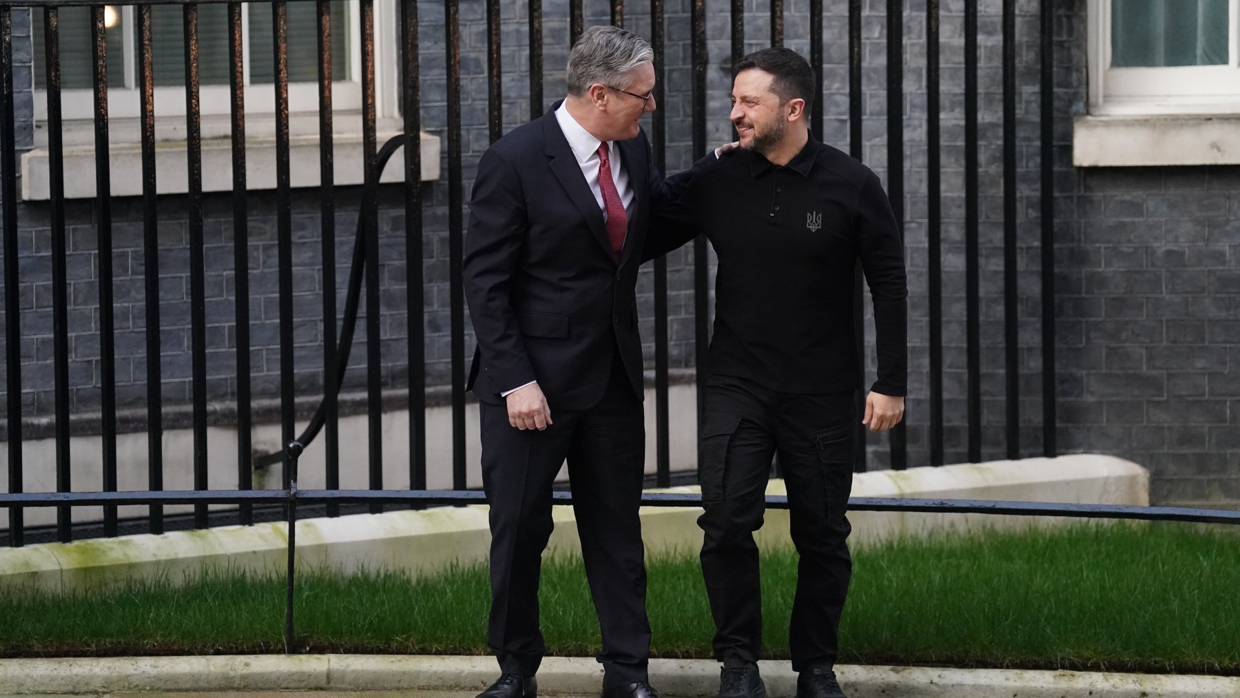 Volodímir Zelenski y Keir Starmer, este sábado en Downing Street.(Ep)