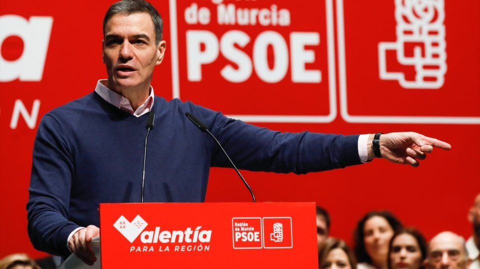 Sánchez se jacta de llenar la hucha de las “pensiones de los jóvenes” tras hundir su poder adquisitivo