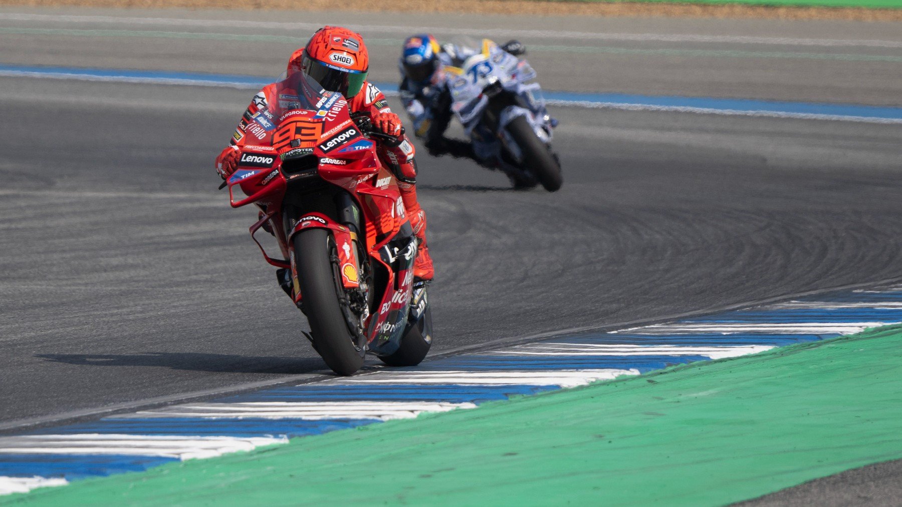 Marc Márquez en el GP de Tailandia, con Álex a su estela. (Getty)