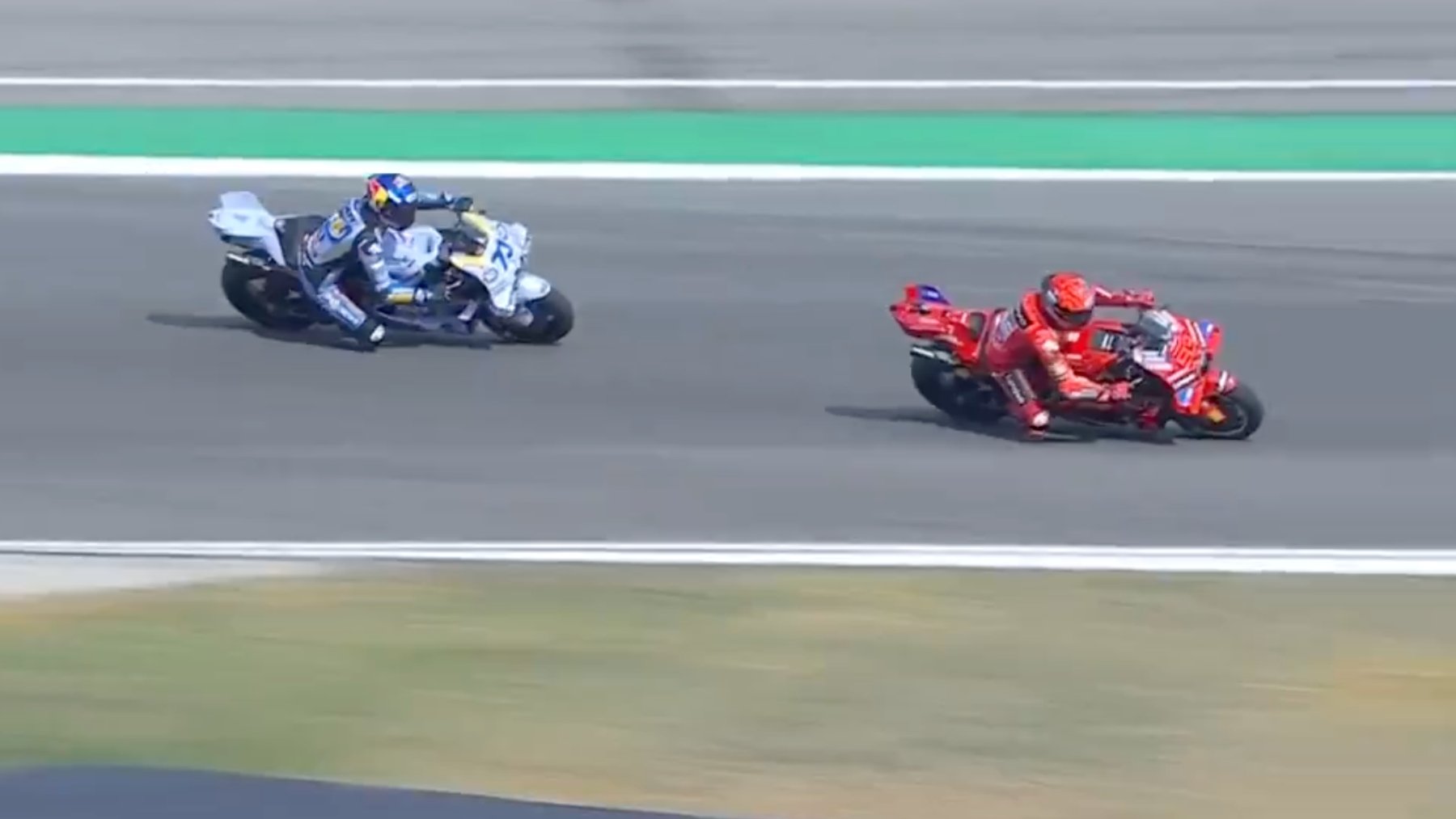 Así fue el precioso duelo entre los hermanos Márquez.