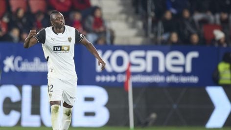 Sadiq celebra uno de sus goles a Osasuna. (EP)