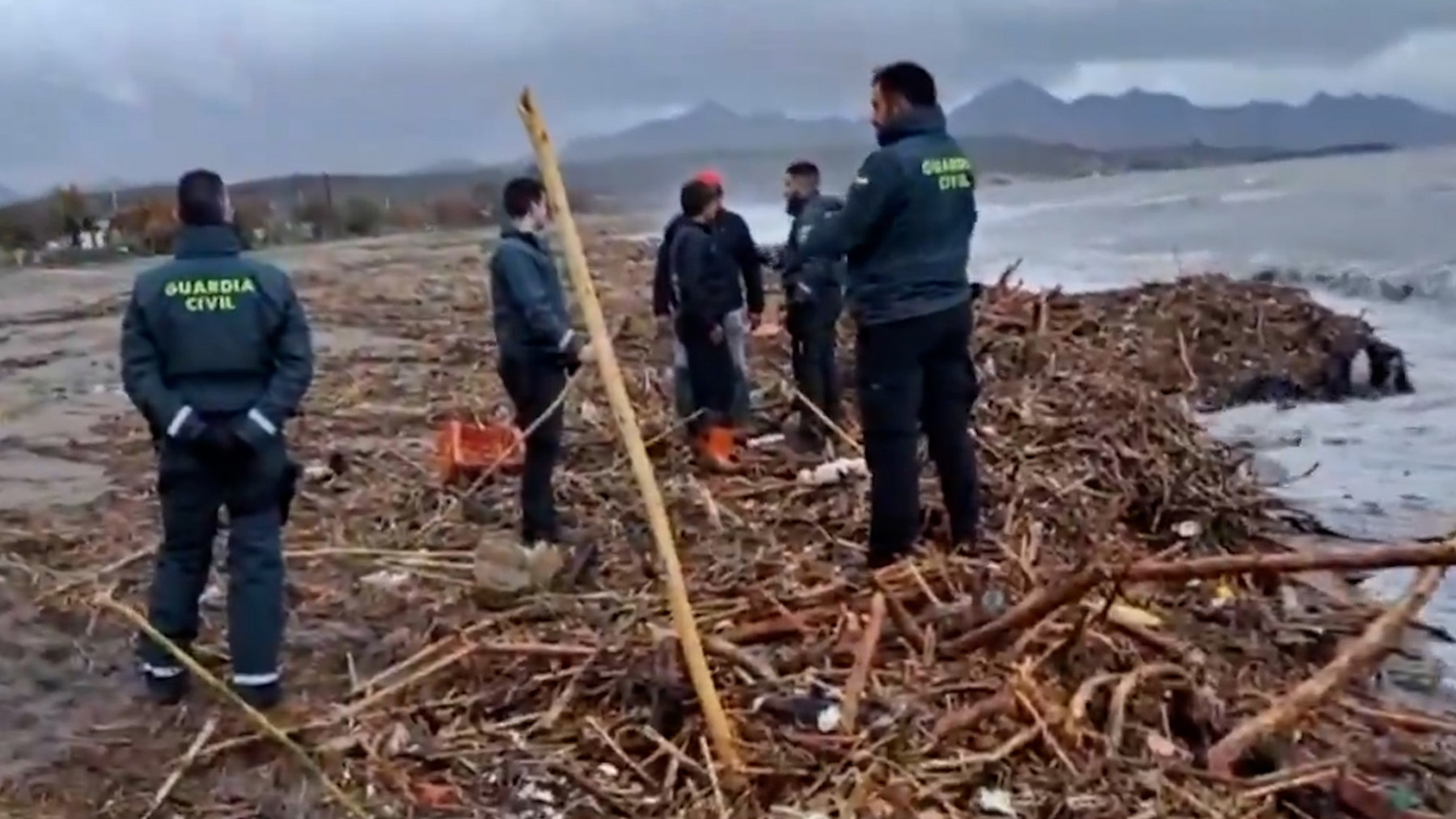 Guardia Civil en el lugar donde se ha encontrado el cuerpo.