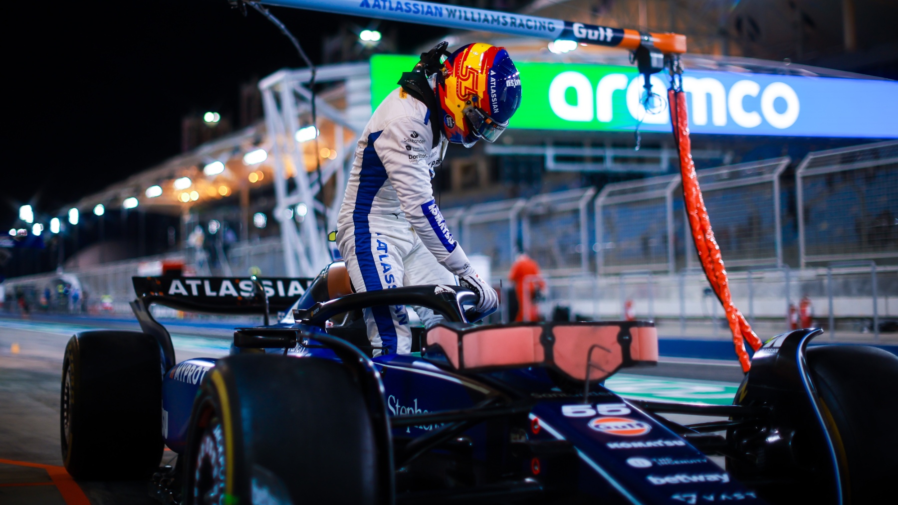 Sainz se sube a su Williams en Bahrein. (EP)