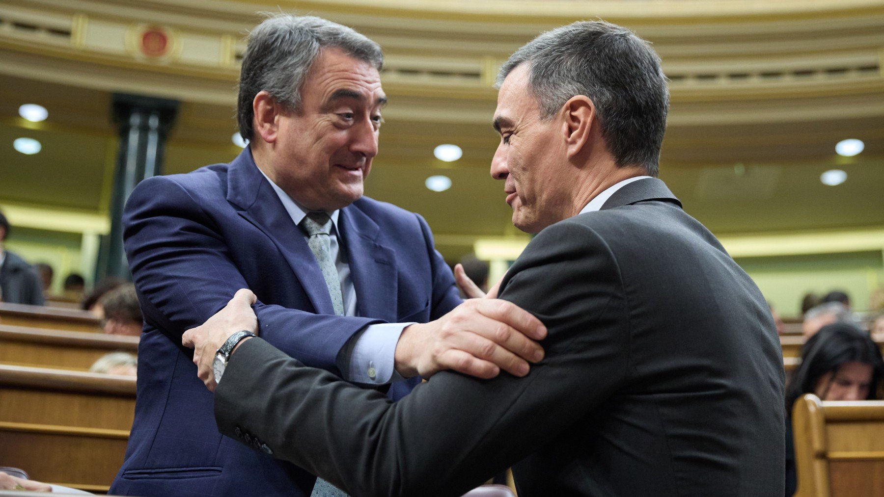 Pedro Sánchez y Aitor Esteban, en el Congreso. (EP)