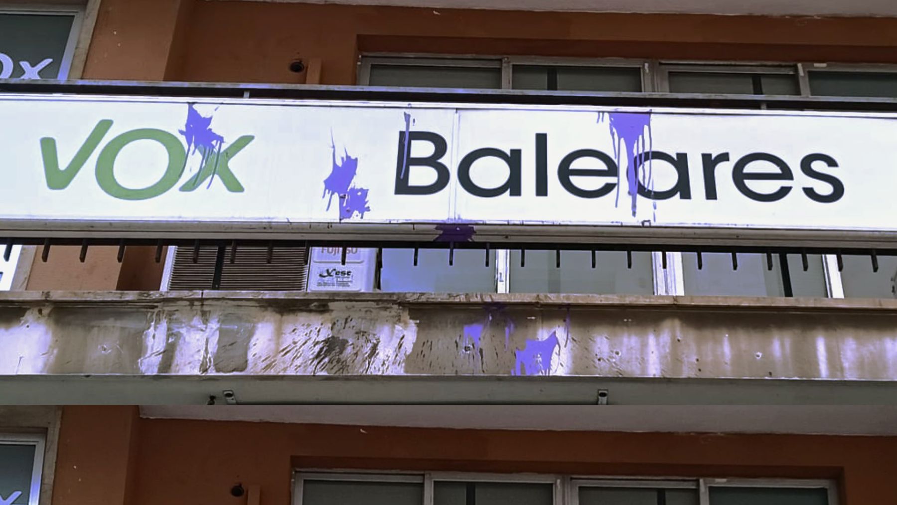 La sede de Vox Baleares vandalizada.