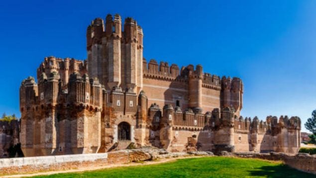 La fascinante villa a solo dos horas de Madrid: tiene un castillo único en el mundo