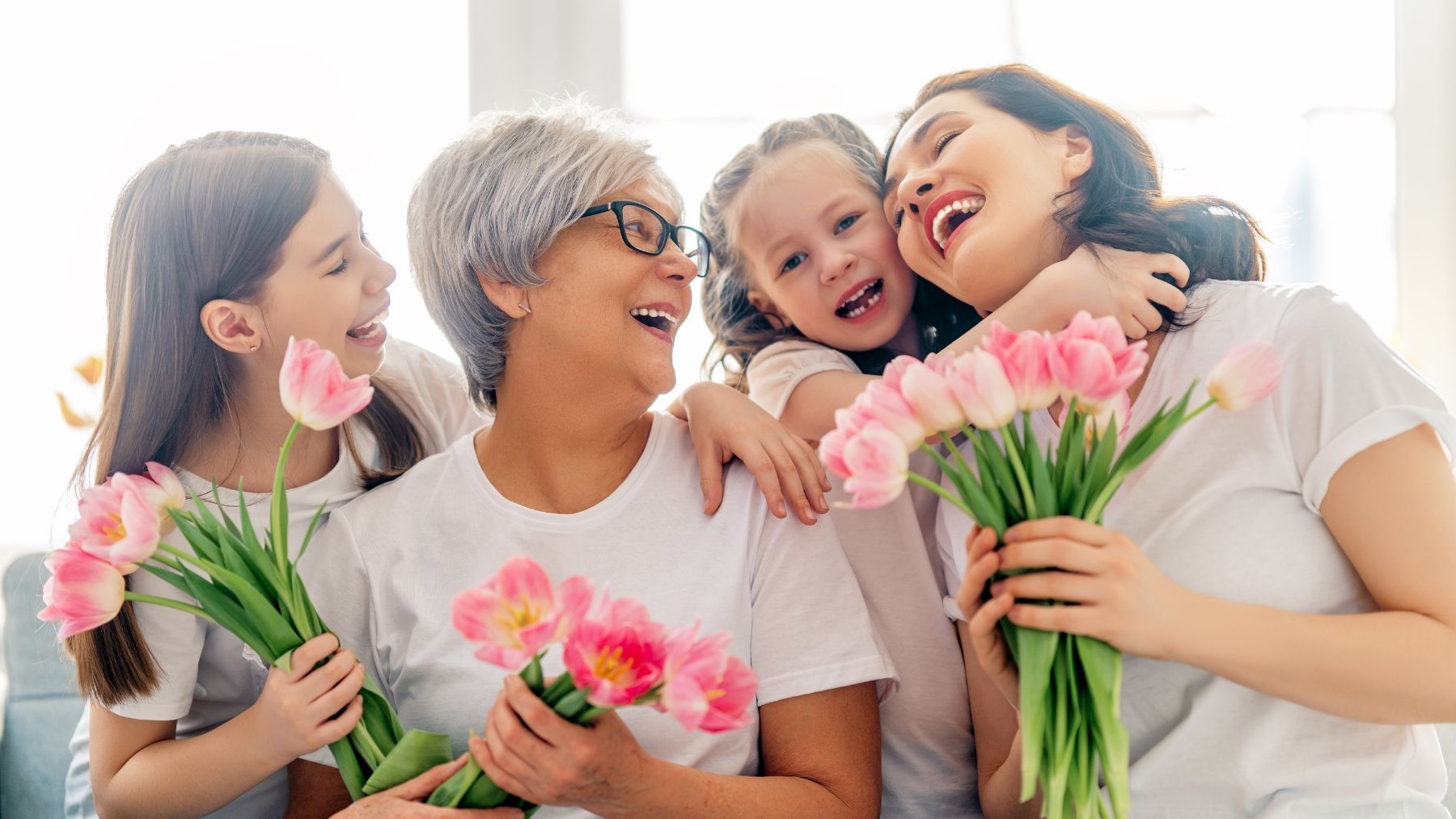 Las mejores actividades del Día de la Mujer para hacer con personas mayores