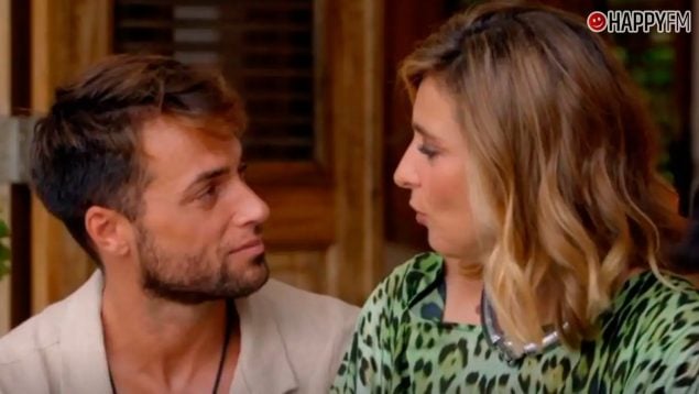 Montoya y Sandra Barneda en 'La isla de las tentaciones'. (Mediaset)