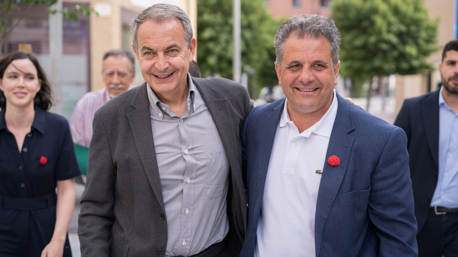 El expresidente del Gobierno, José Luis Rodríguez Zapatero, y el alcalde de Parla, Ramón Jurado. (Foto: EP)