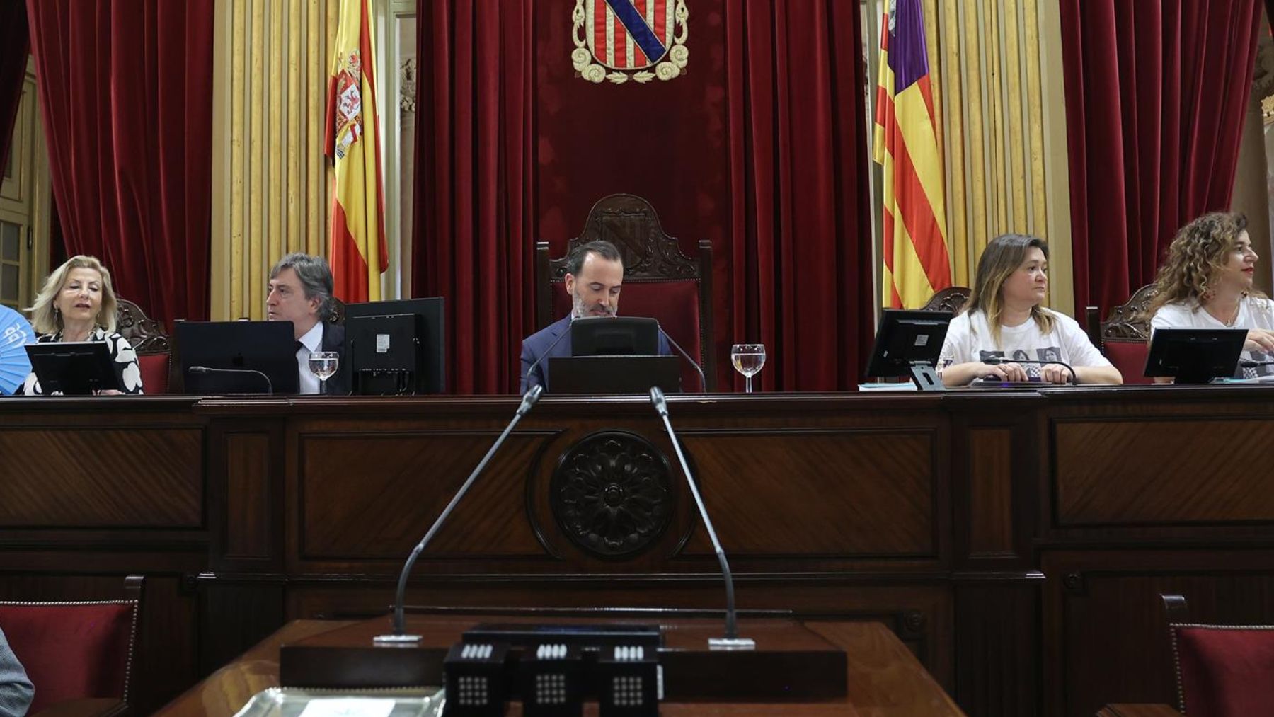 El Parlament debatirá si suspende a Le Senne como diputado tras la apertura de juicio oral