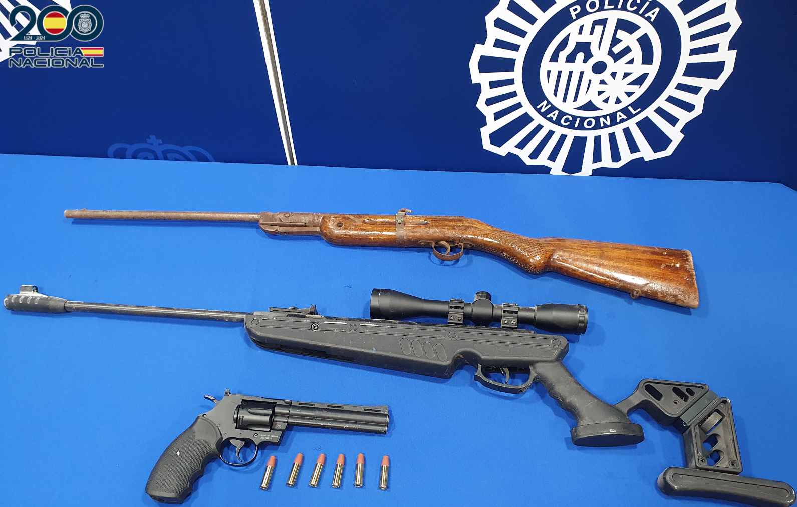 Armas de aire comprimido intervenidas al empresario detenido.