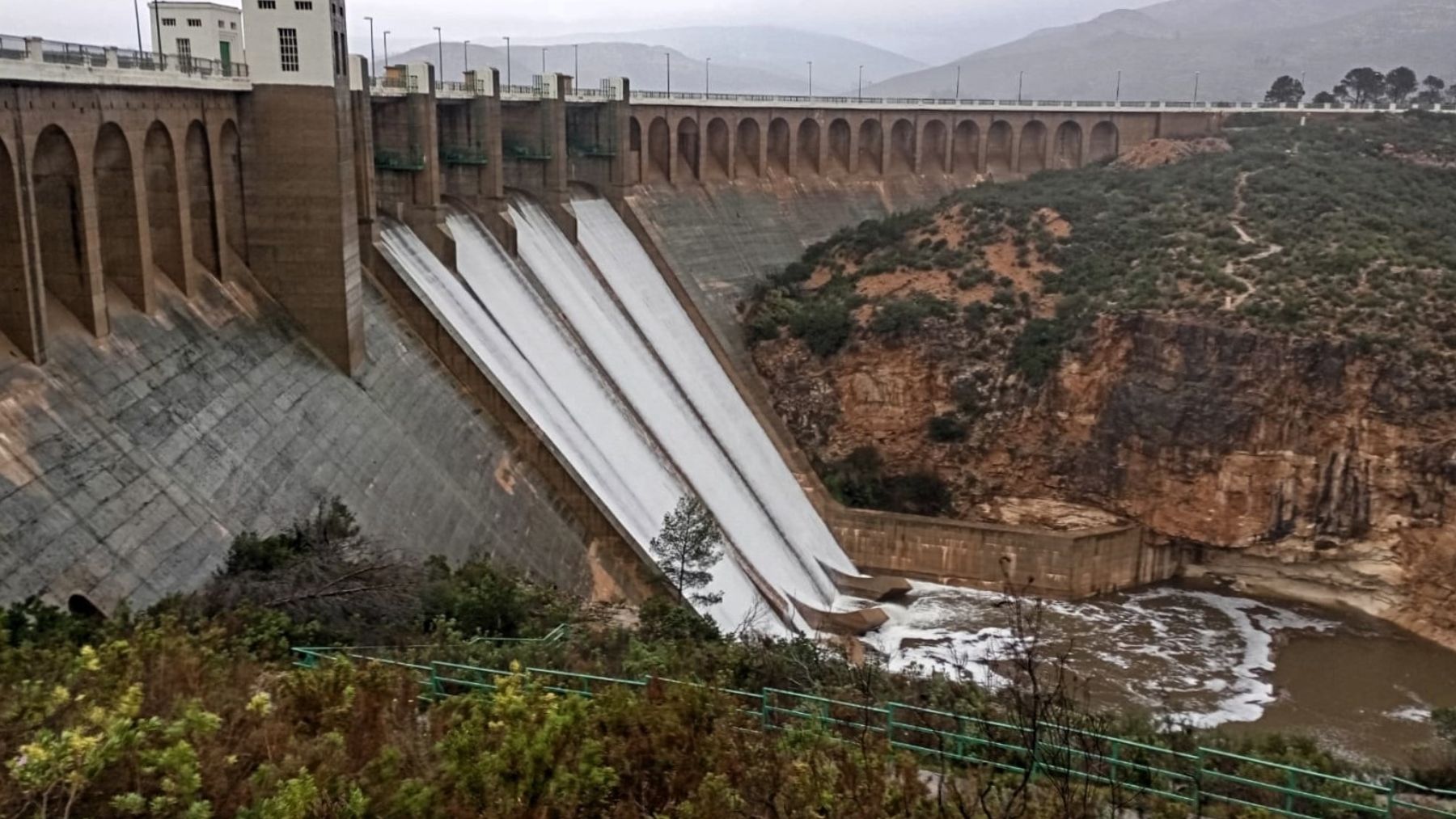 Las lluvias provocan otro vertido de la presa de Forata a un ritmo de ocho metros cúbicos por segundo