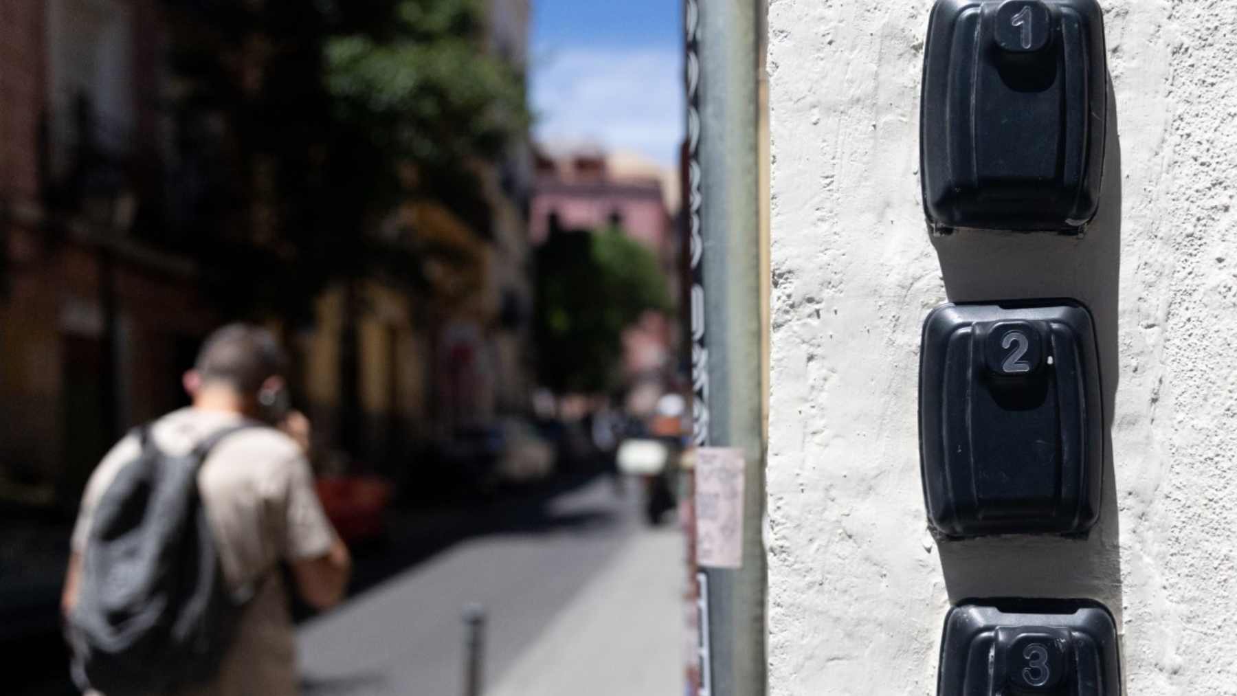 Caja de seguridad para las llaves de una piso de alquiler turístico. Europa Press