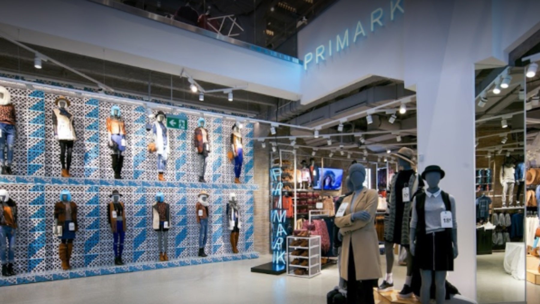 Interior de una tienda de Primark.