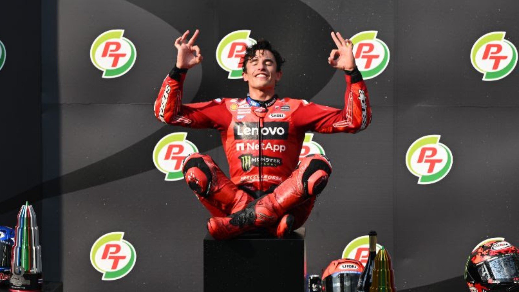 Marc Márquez celebra su victoria en Tailandia. (MotoGP)