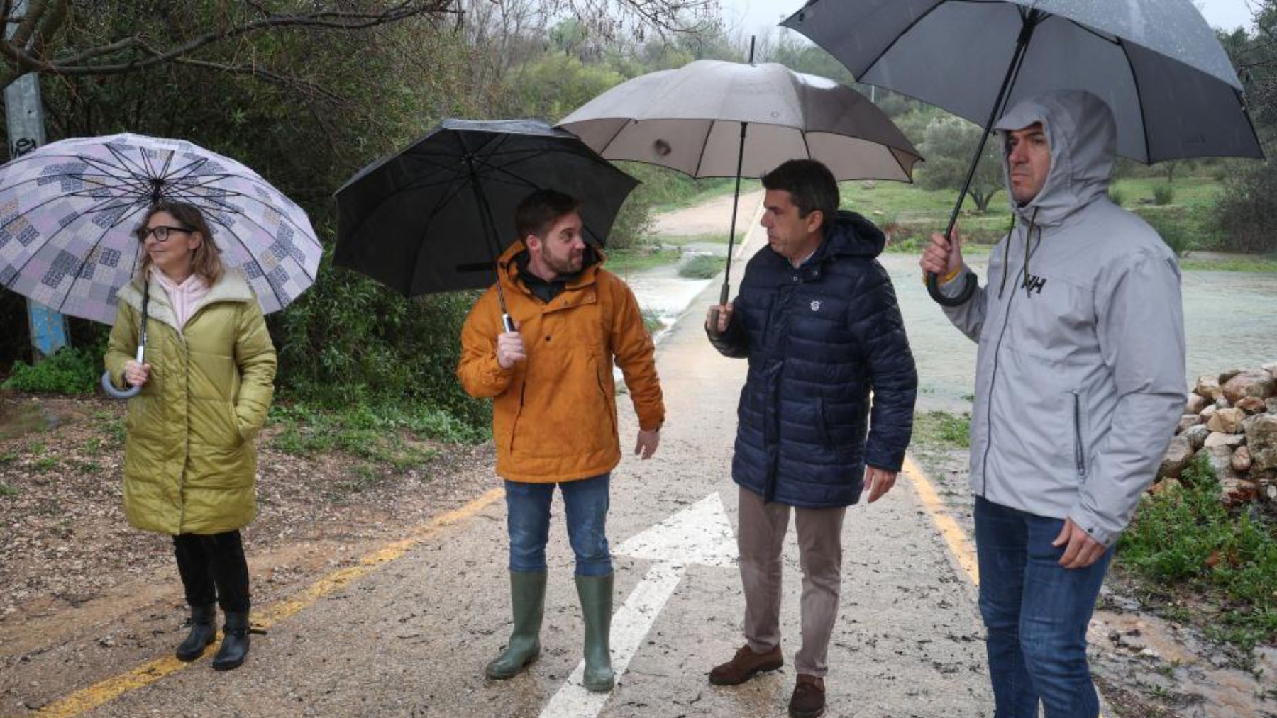 Carlos Mazón, este jueves, en las zonas afectadas por las lluvias.