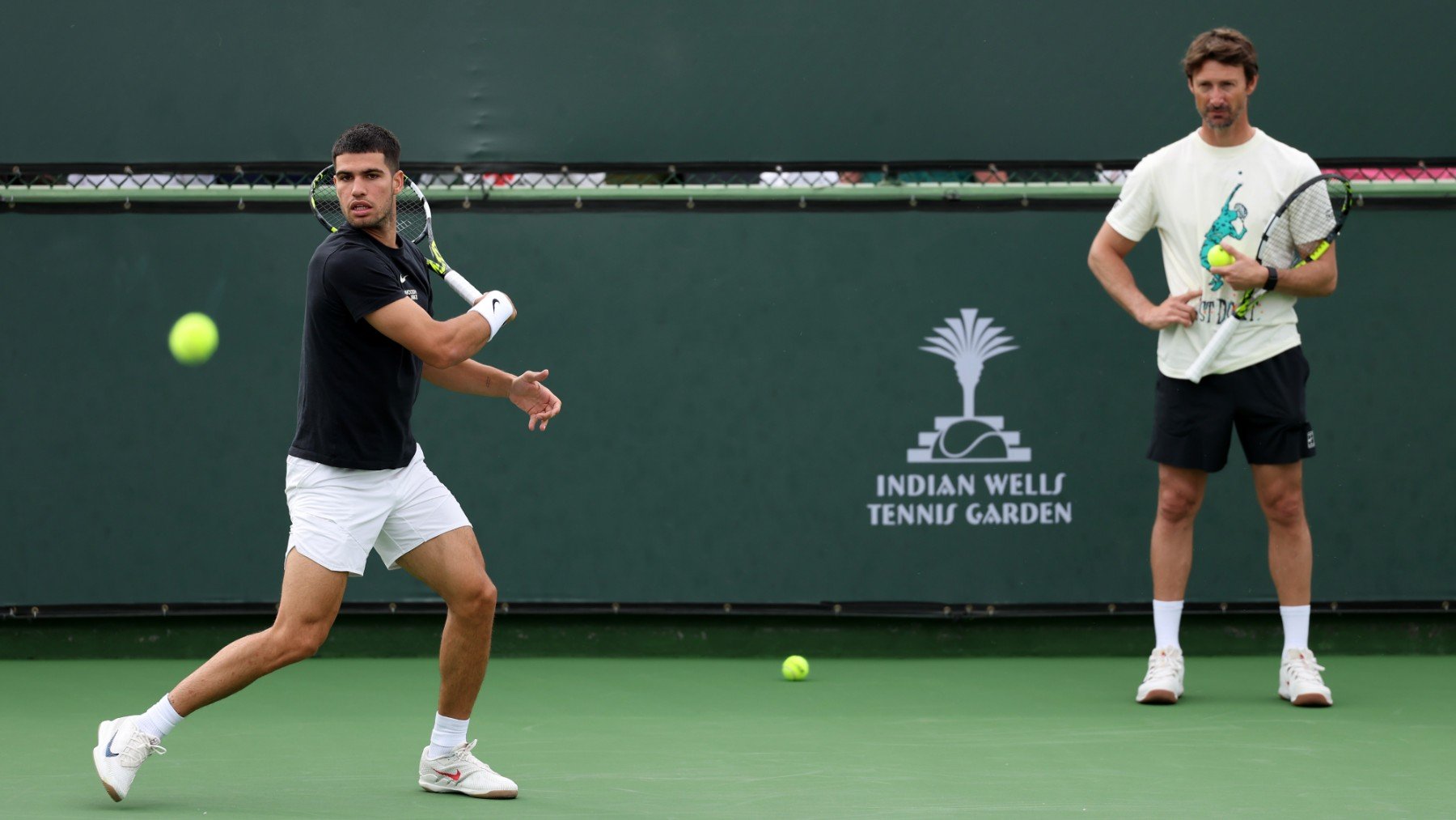 Carlos Alcaraz, durante un entrenamiento en Indian Wells. (Getty)